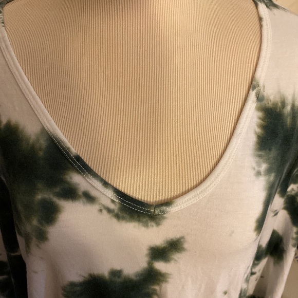 EUC TIME & TRU SUPER SOFT LIGHT WEIGHT SWEATSHIRT black/white TIE DYED XXL (2XG) - Picture 2 of 7